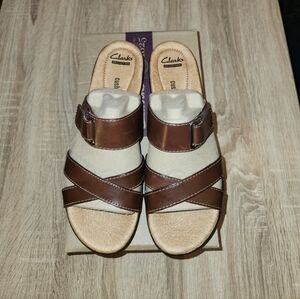 Clarks Manilla Pluma Brown Leather Slides
